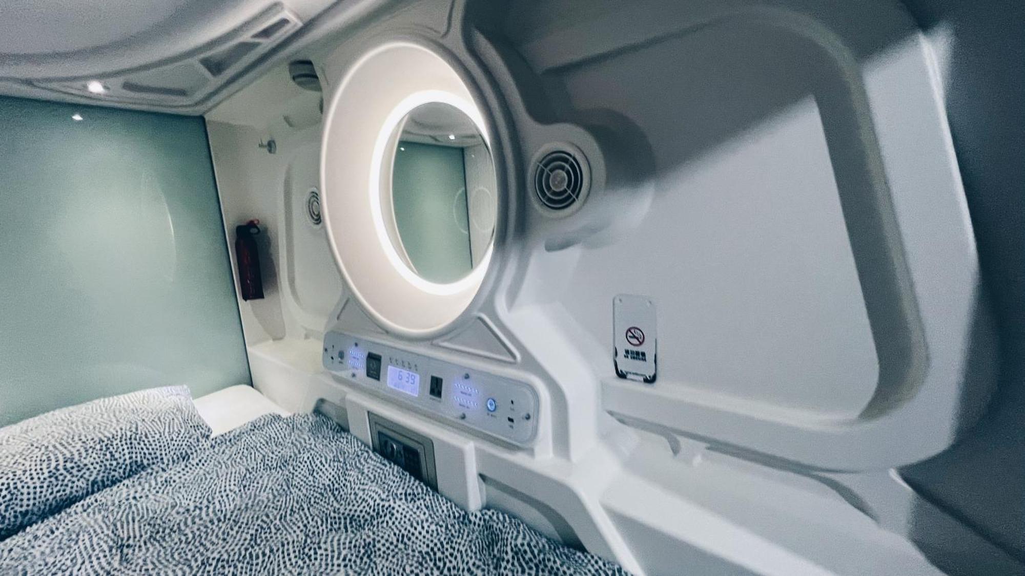 Kapselhotel Spaceone A2 - Shared *